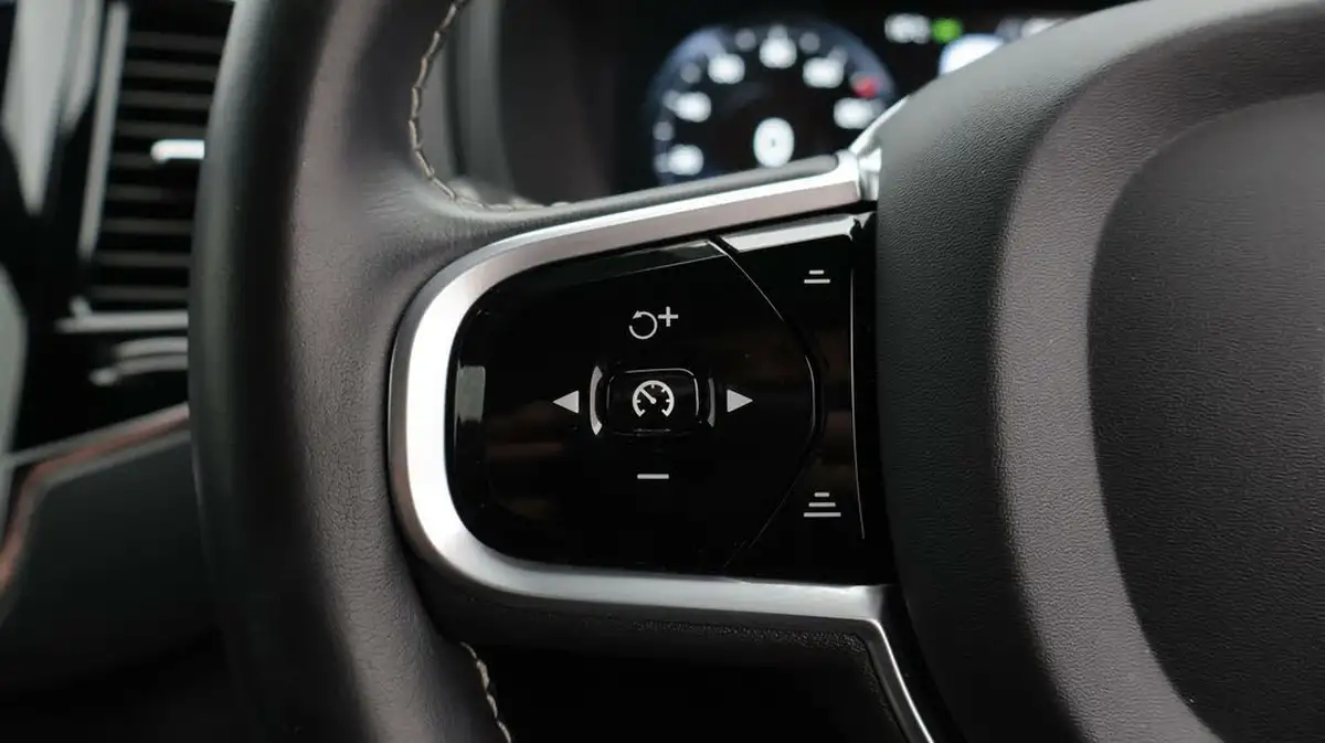 2020-volvo-xc90-20-t8-r-design-plug-in-hybrid-big-26