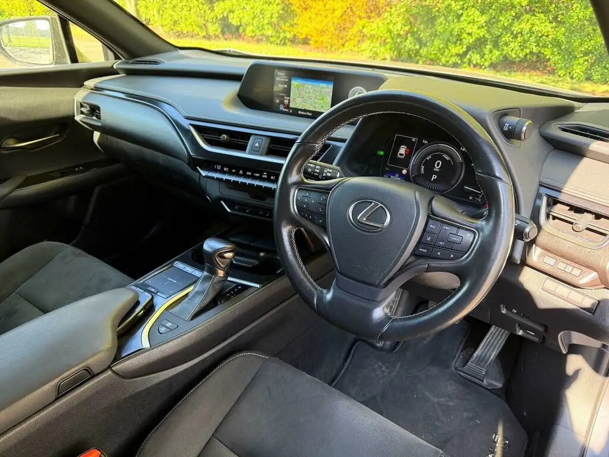 2019-lexus-ux-250h-20-ux-premium-pack-big-8