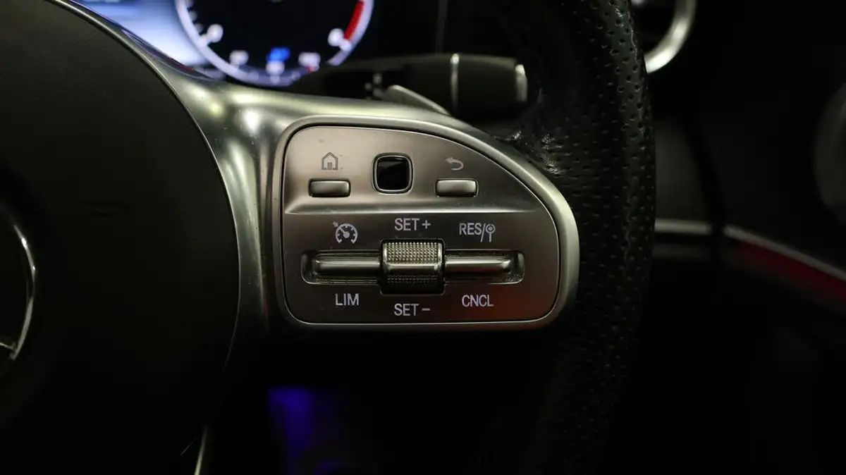 2020-mercedes-benz-e-class-20d-e300d-amg-line-edition-premium-plus-saloon-4d-big-25