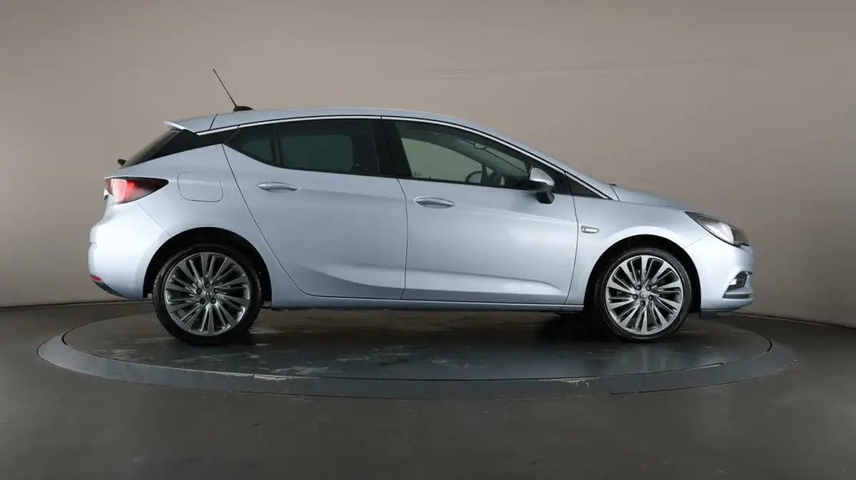 2019-vauxhall-astra-16cdti-griffin-big-53