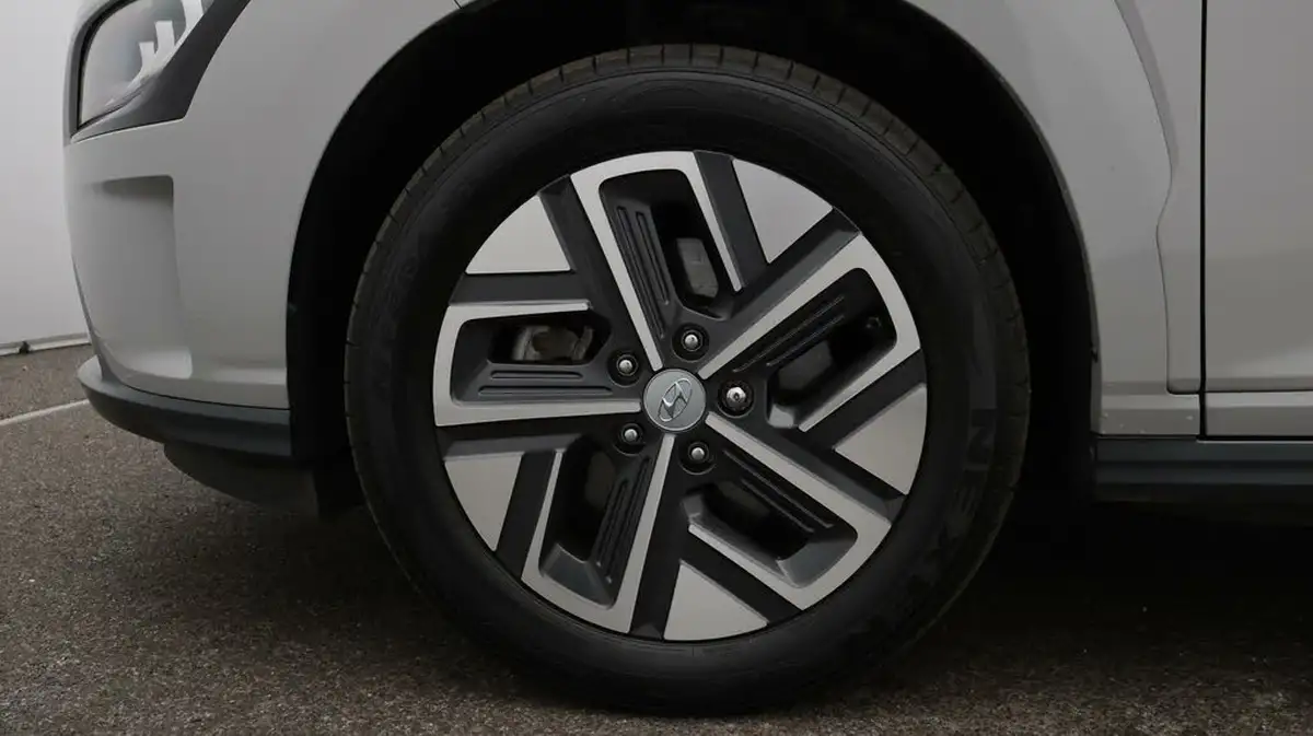 2022-hyundai-kona-e-premium-204ps-64kwh-7kw-obc-big-18