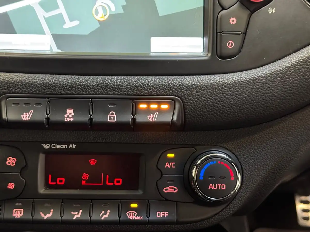 2015-kia-pro-ceed-16-gt-tech-big-19