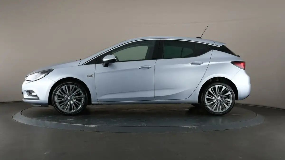 2019-vauxhall-astra-16cdti-griffin-big-29