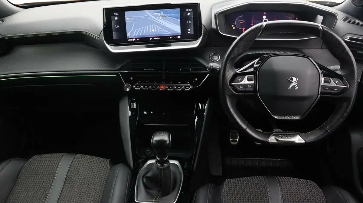 2021-peugeot-2008-suv-12-puretech-gt-big-12