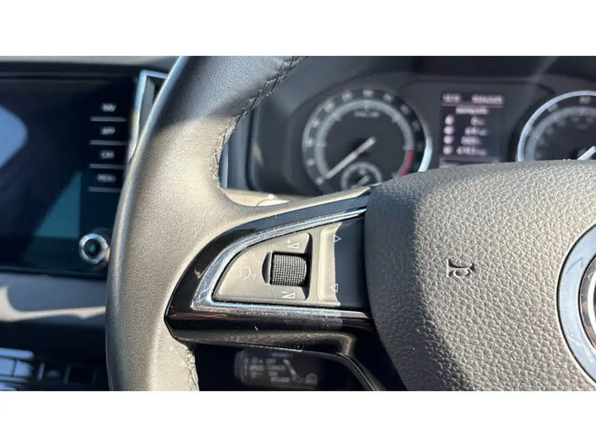 2018-skoda-karoq-16tdi-se-technology-scr-1596cc-dsg-big-16