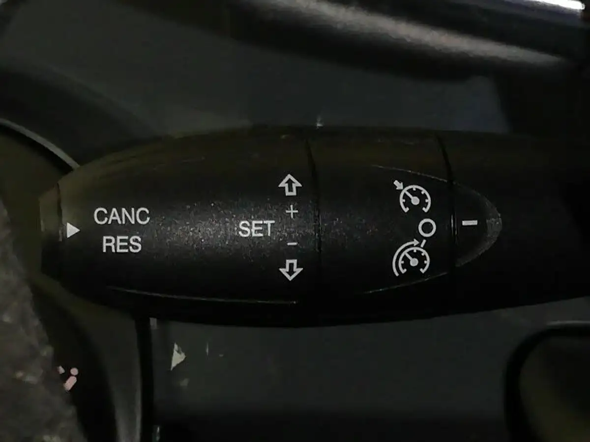 2019-fiat-500-12-lounge-ss-big-14