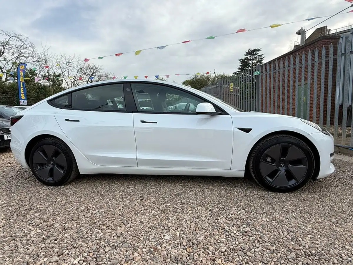 2021-tesla-model-3-e-long-range-awd-big-10