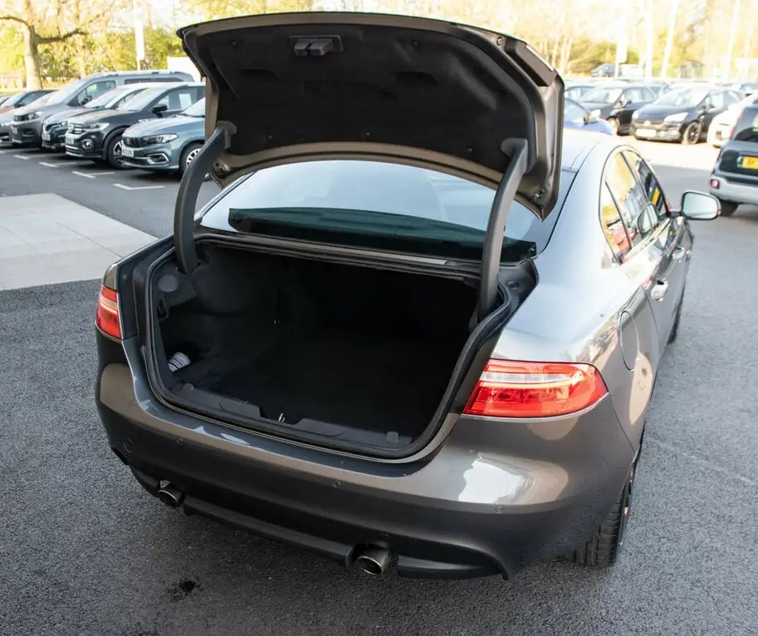 2018-jaguar-xe-20i-r-sport-249ps-awd-1998cc-big-33