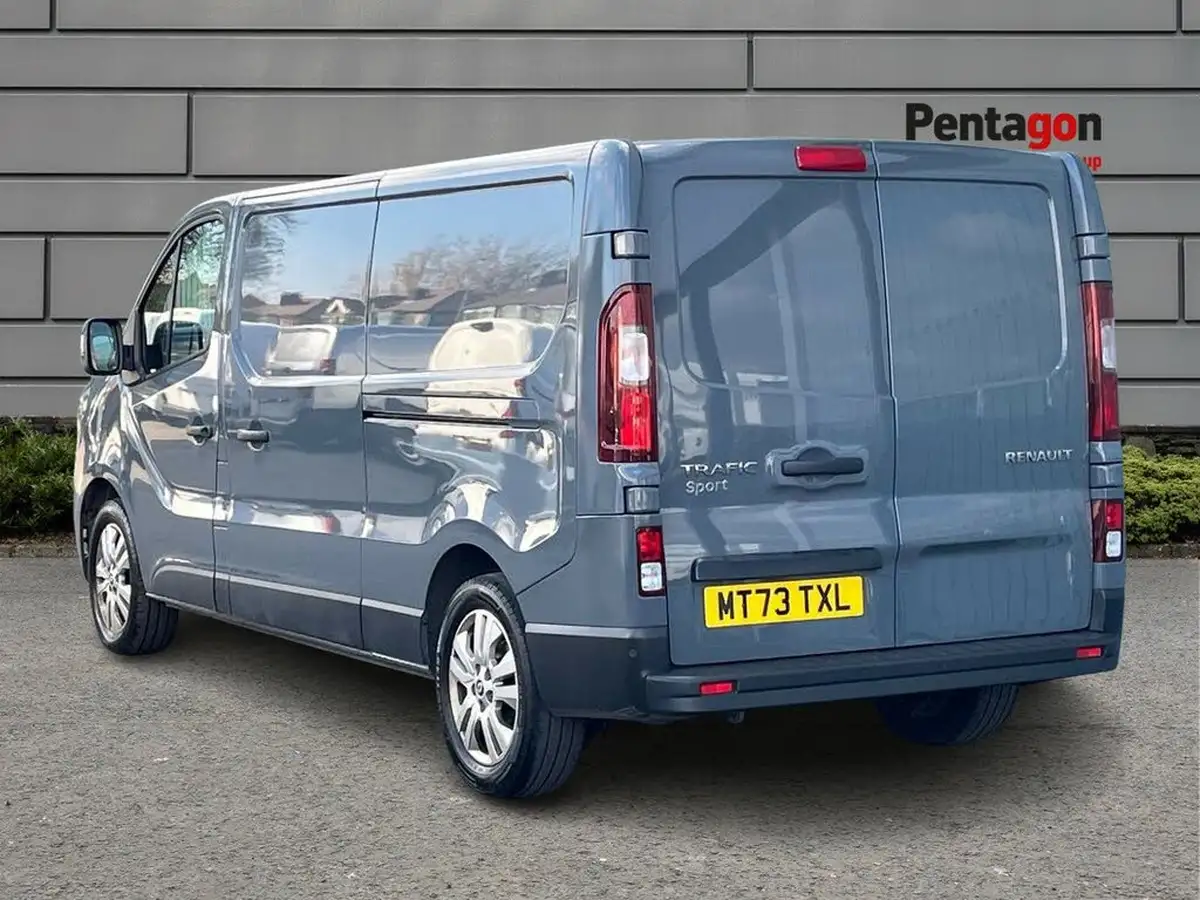 2022-renault-trafic-20dci-ll30-170-sport-panel-edc-auto-big-1
