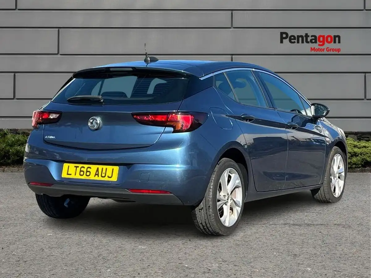 2016-vauxhall-astra-14i-sri-hatchback-big-3