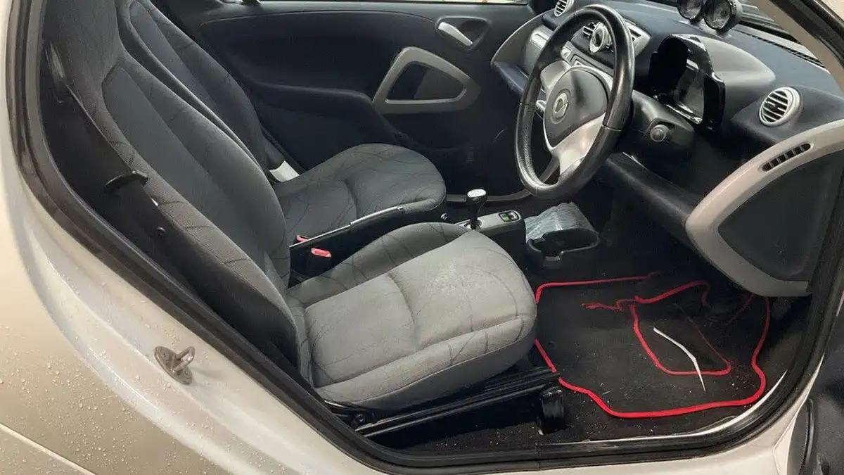 2012-smart-fortwo-10-passion-71bhp-cabriolet-softouch-big-6