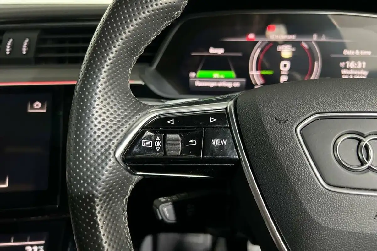 2021-audi-e-tron-e-station-wagon-big-23