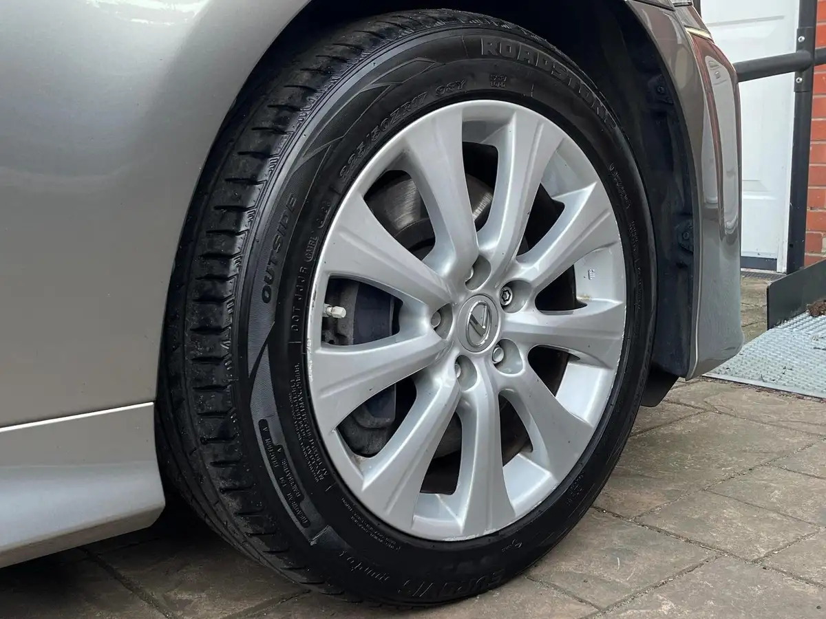 2018-lexus-gs-300h-25-executive-edition-big-12