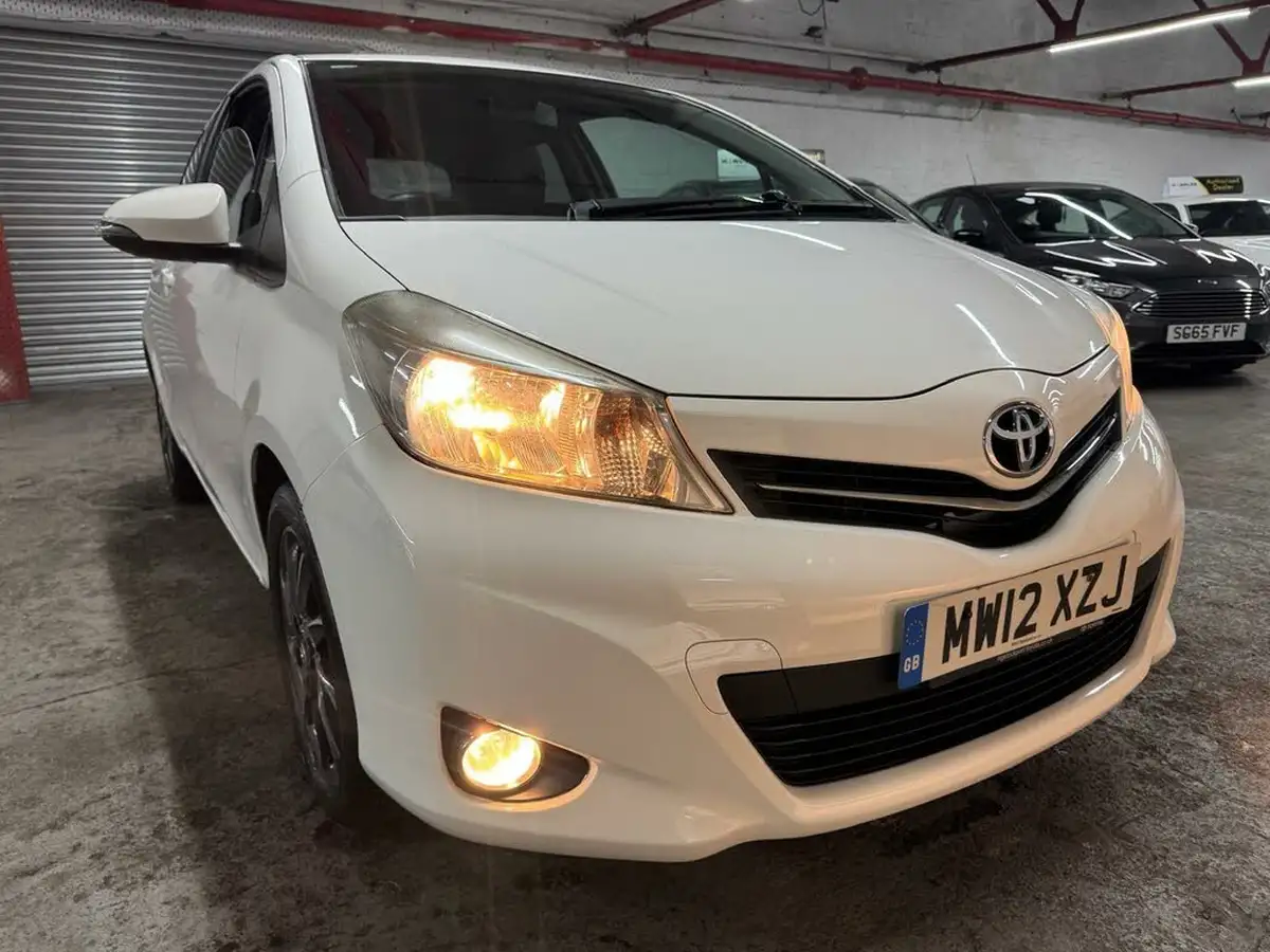 2012-toyota-yaris-133-trend-3d-big-49