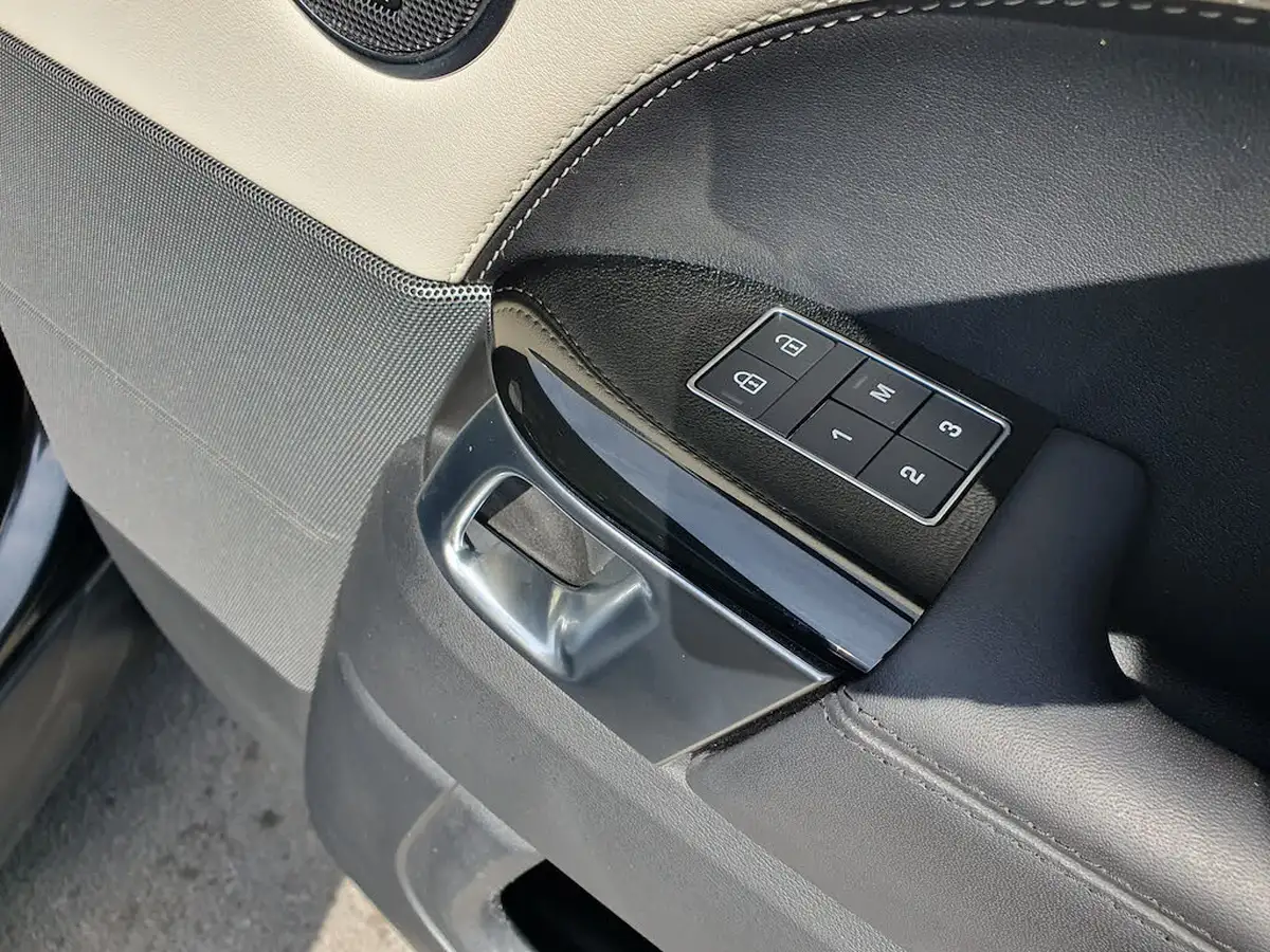 2021-land-rover-range-rover-sport-30-d300-hse-silver-big-31