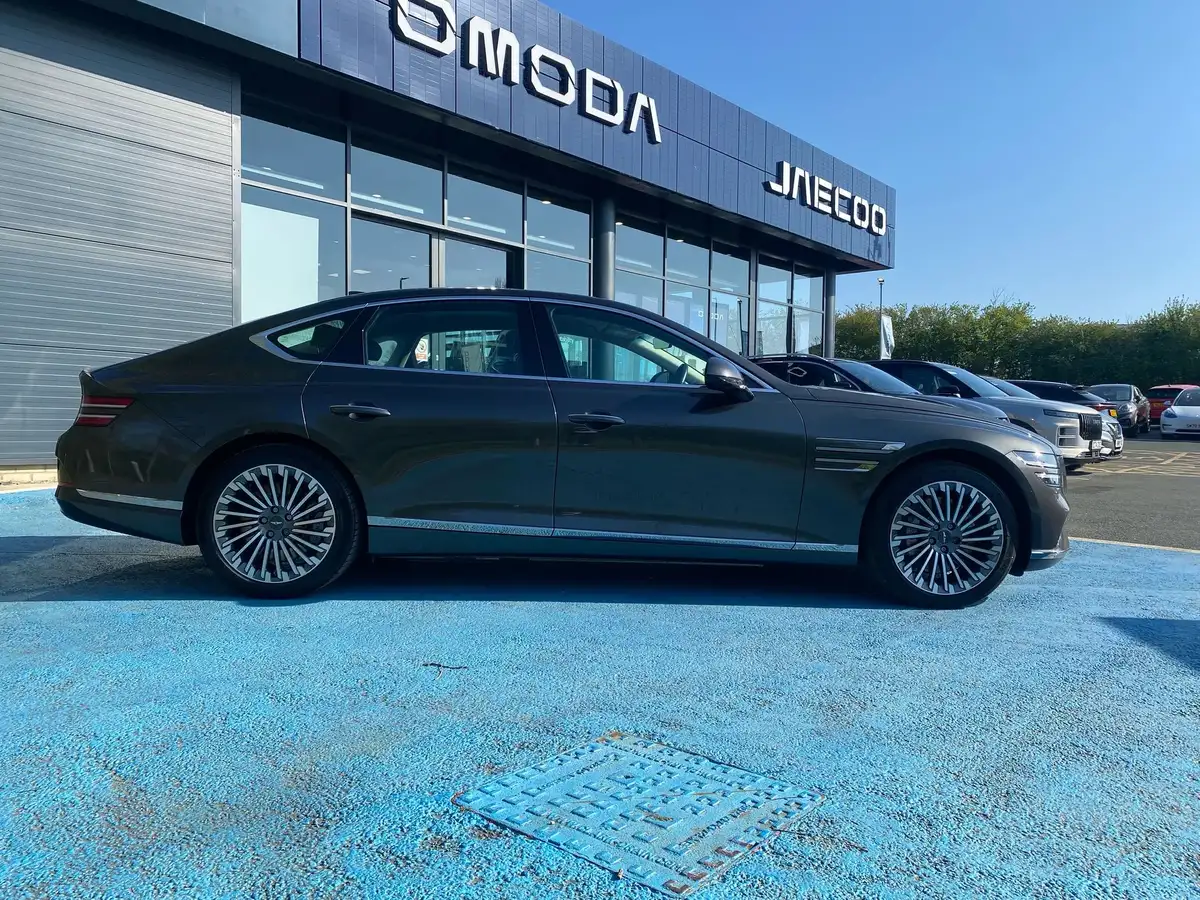 2023-genesis-g80-e-luxury-line-big-8