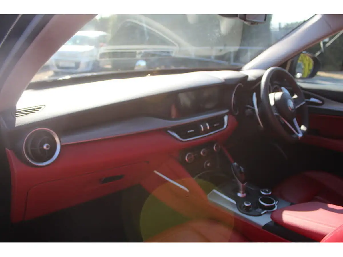 2020-alfa-romeo-stelvio-20-speciale-big-9