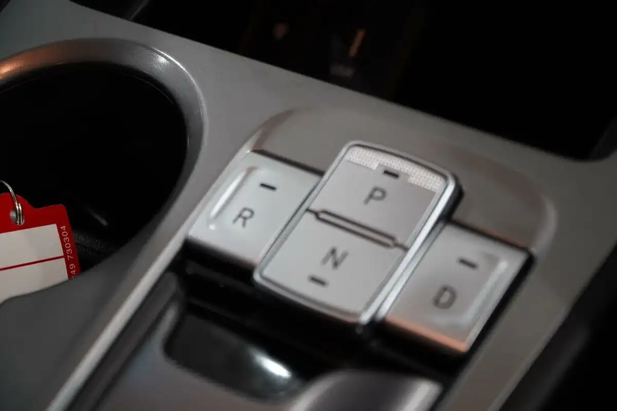 2022-hyundai-kona-e-premium-204ps-64kwh-7kw-obc-big-32