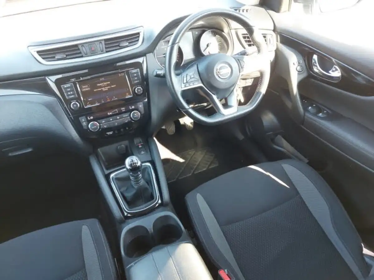2019-nissan-qashqai-15dci-acenta-premium-heat-pack-big-9
