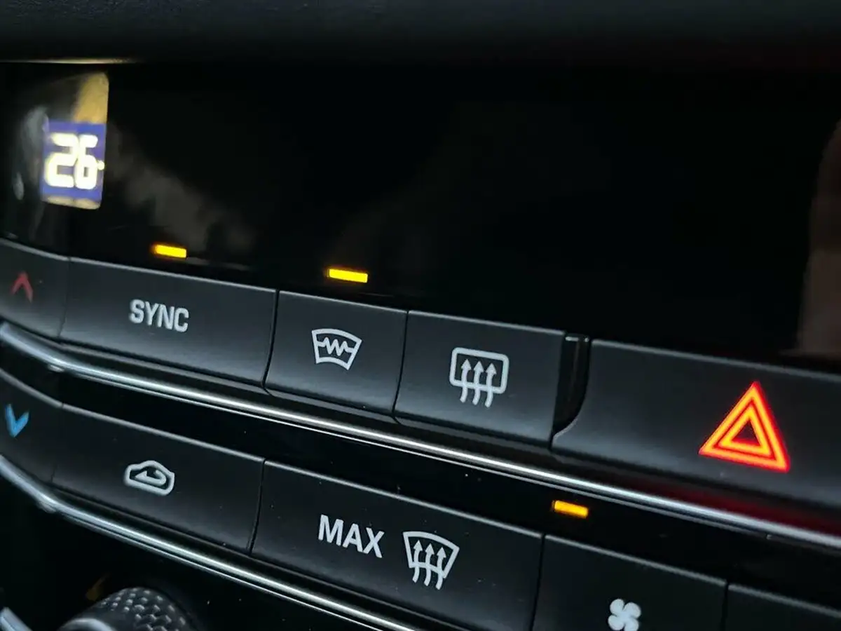 2019-jaguar-xf-20i-portfolio-249ps-ss-sportbrake-5d-big-44
