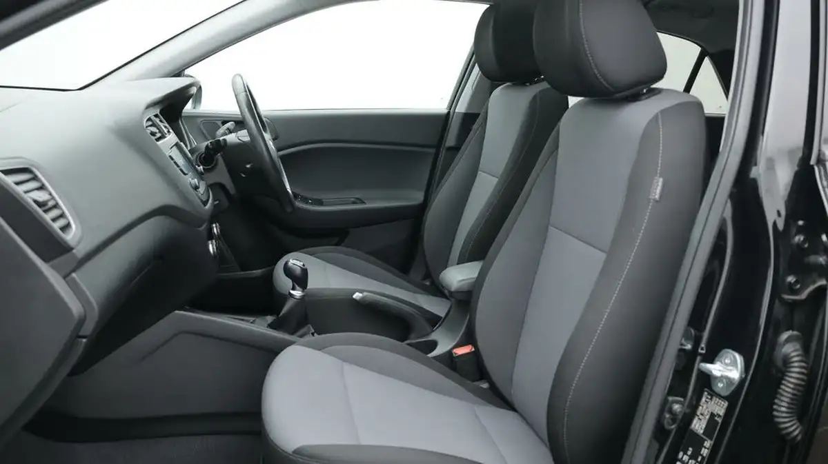 2020-hyundai-i20-12-premium-se-nav-big-14