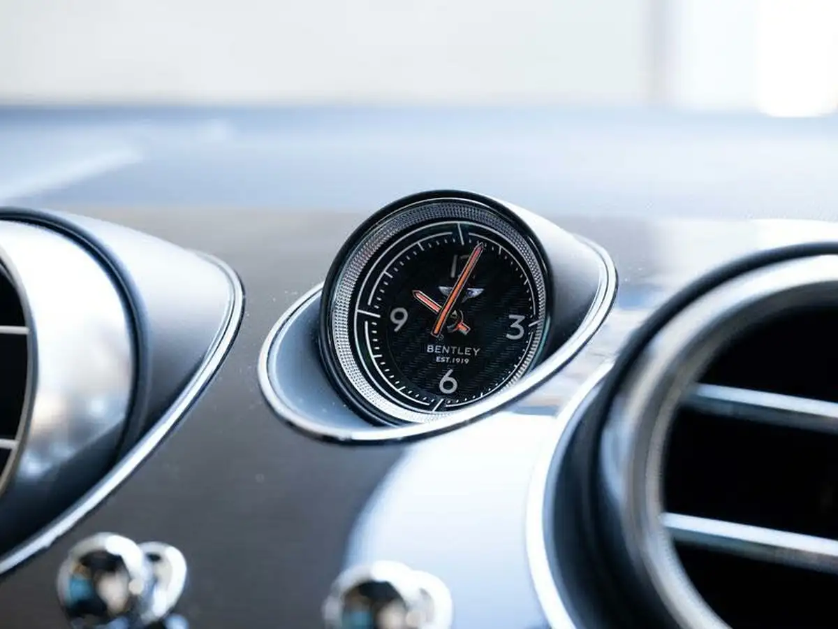 2019-bentley-bentayga-40-v8-big-43