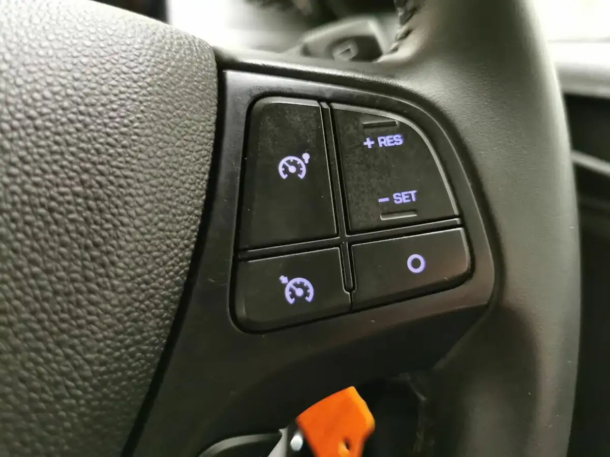 2018-hyundai-i10-10-se-67ps-big-15