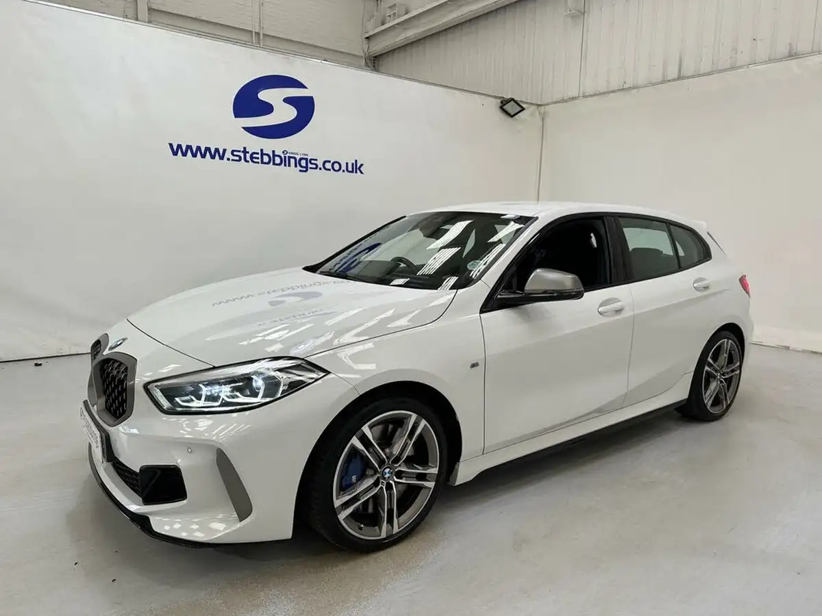 2022-bmw-1-series-20-m135i-xdrive-big-3