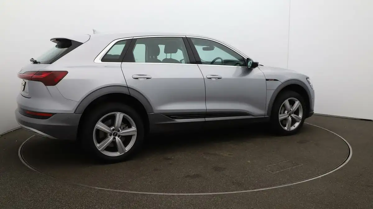 2022-audi-e-tron-55e-technik-station-wagon-big-43