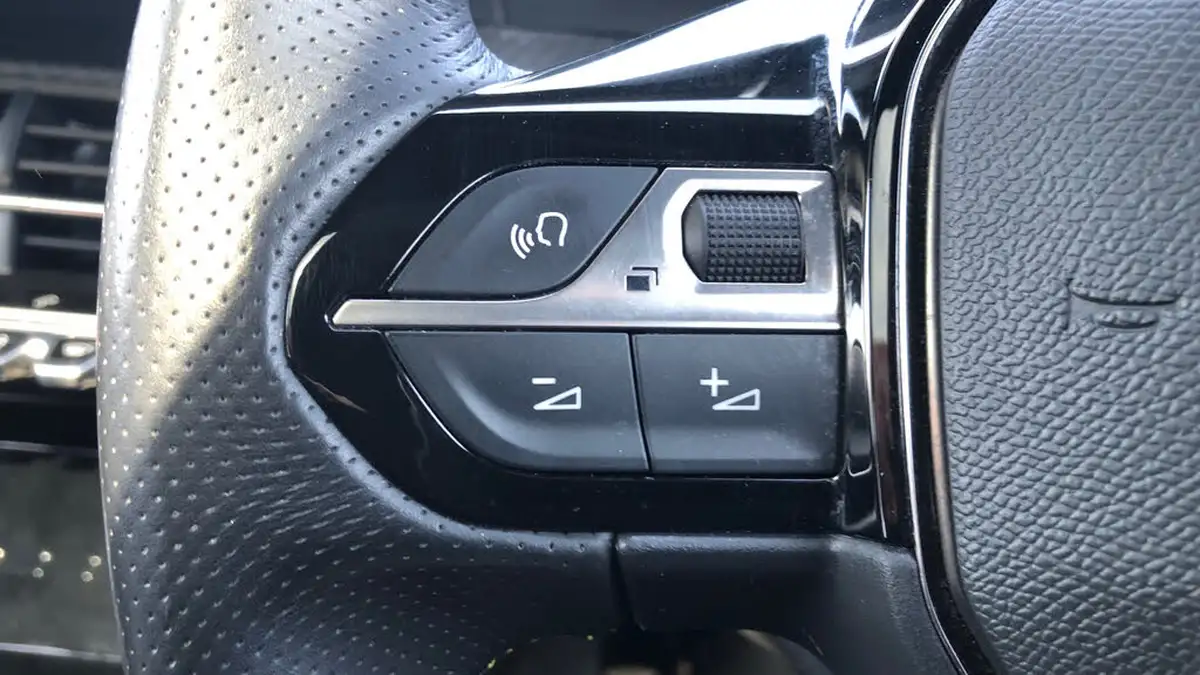 2021-peugeot-2008-suv-12-puretech-gt-big-22