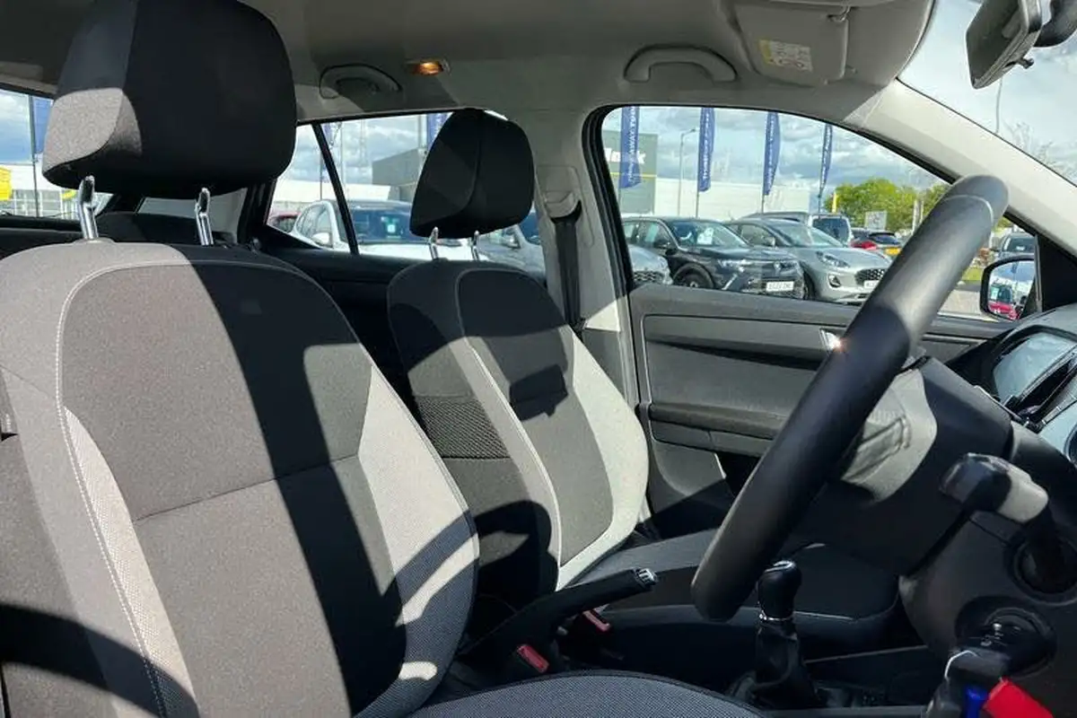 2016-skoda-fabia-12-tsi-colour-edition-big-16
