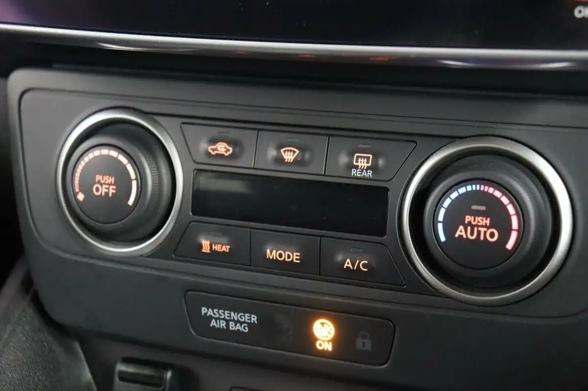 2022-nissan-leaf-e-acenta-39kwh-big-23