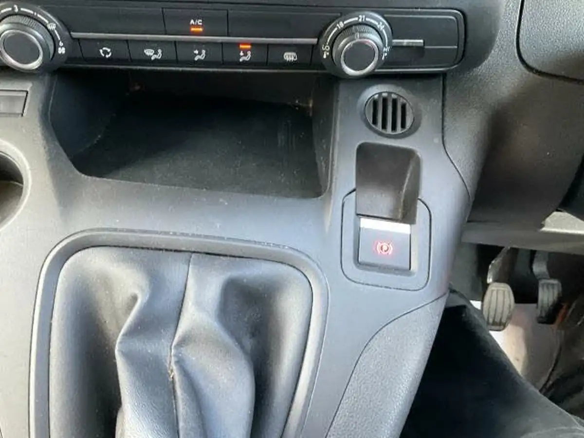 2021-peugeot-partner-15-bluehdi-950-professional-100ps-eu6dt-long-panel-big-22