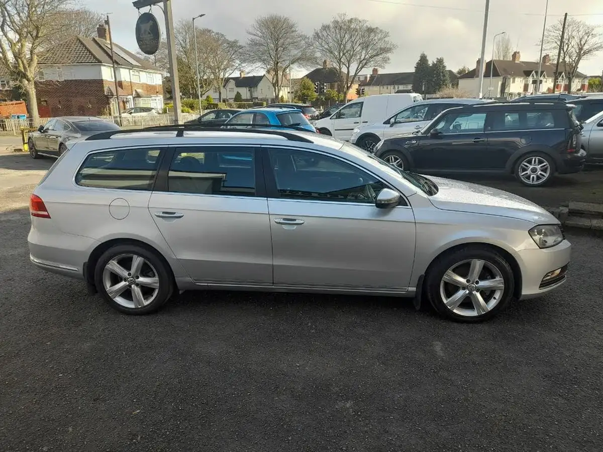 2011-volkswagen-passat-20td-se-estate-5d-big-1