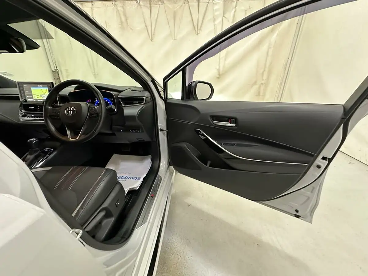 2020-toyota-corolla-18-vvt-i-gr-sport-trk-hatchback-big-10