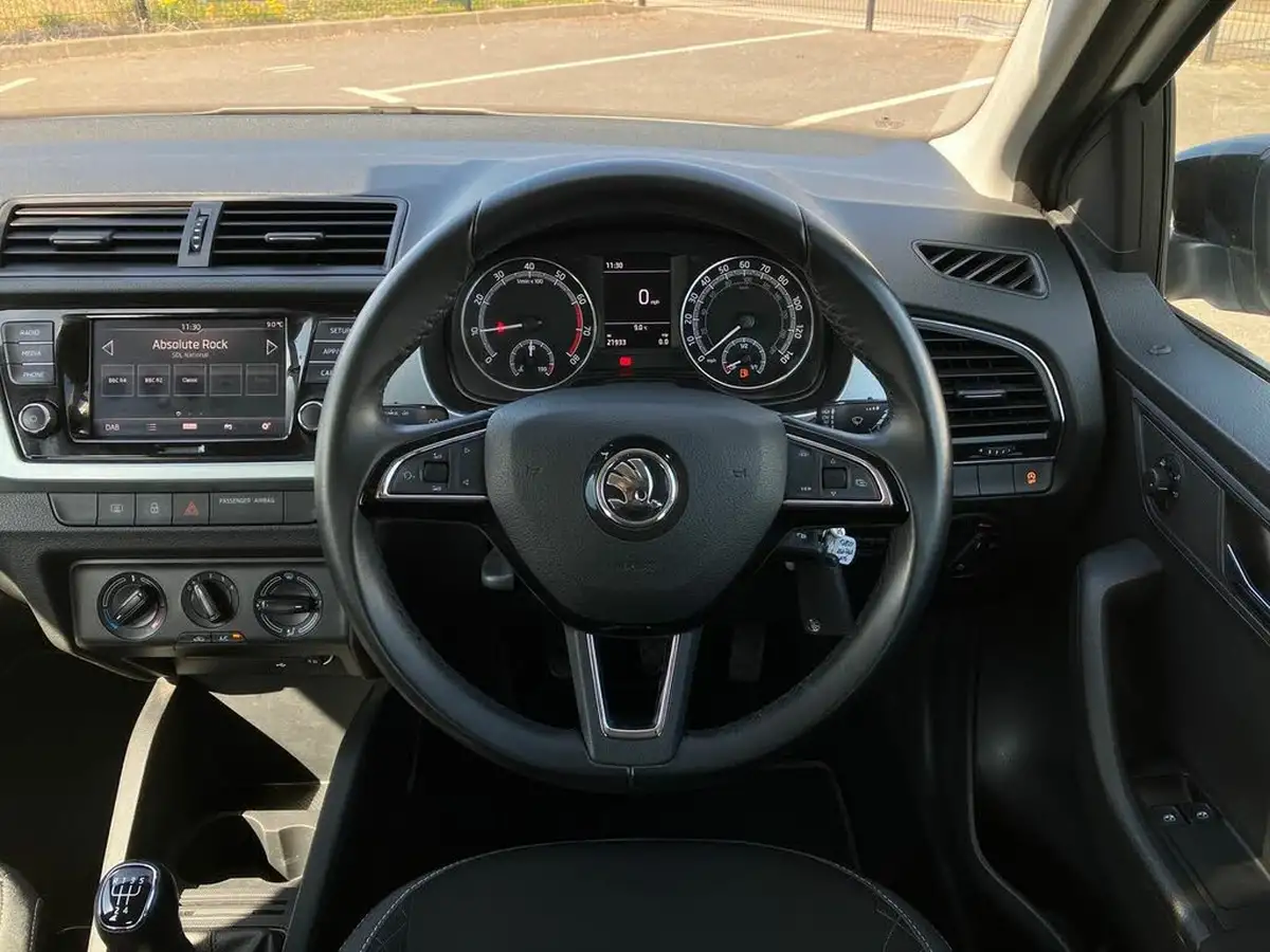 2018-skoda-fabia-10-mpi-colour-edition-big-14