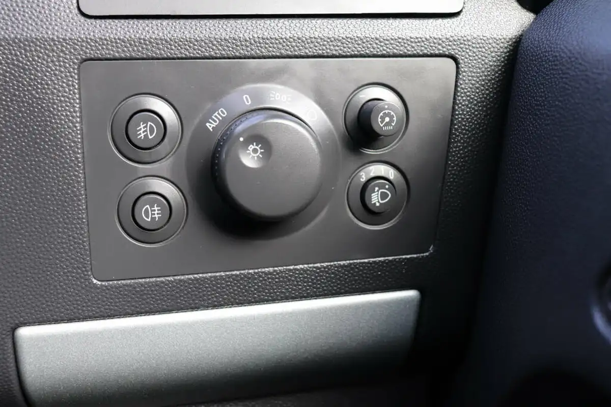 2010-vauxhall-zafira-16-design-big-37