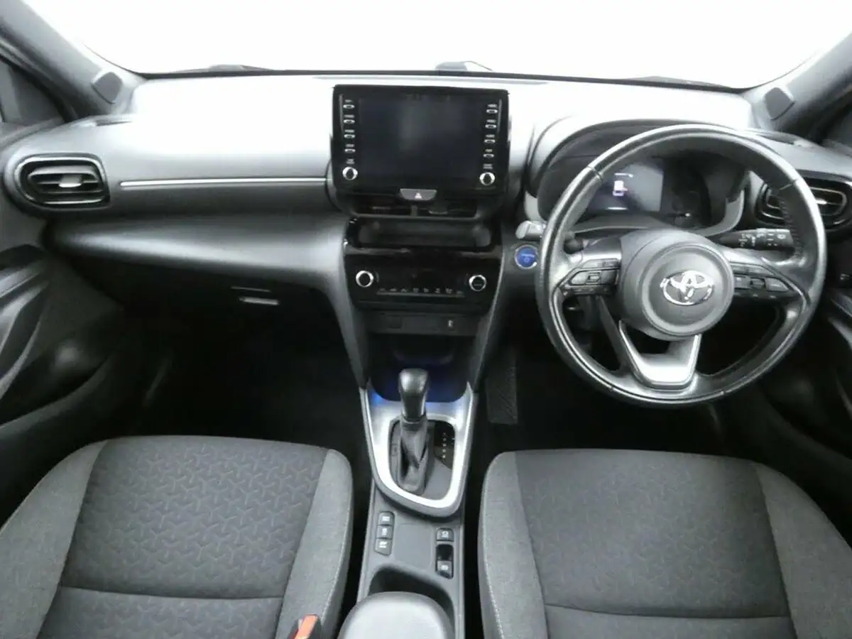 2021-toyota-yaris-15-vvt-i-design-panoramic-roof-big-15