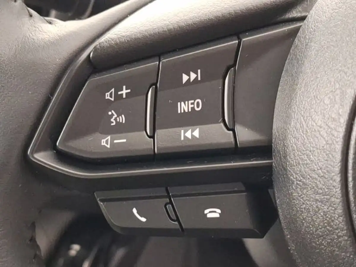 2024-mazda-mazda2-15-skyactiv-g-centre-line-big-16