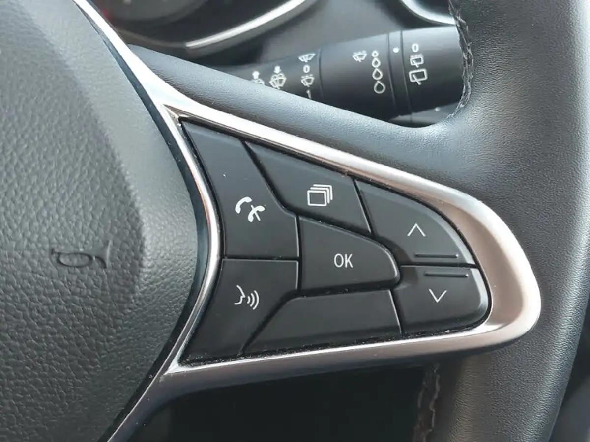 2020-renault-clio-10-sce-play-75bhp-big-12
