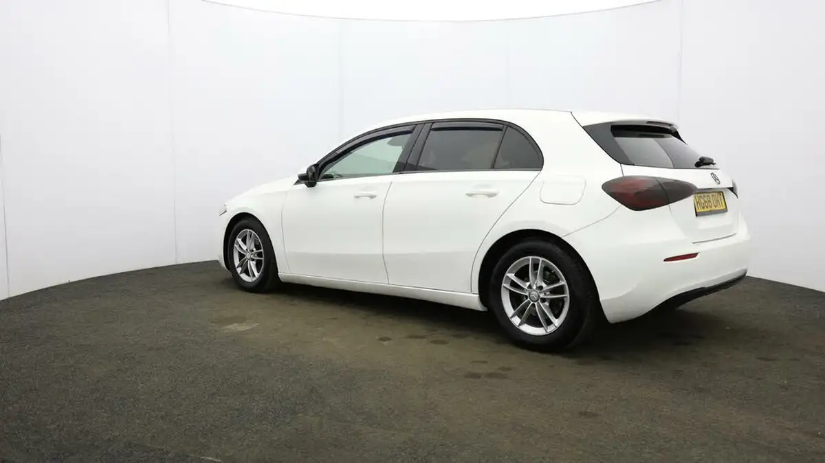 2018-mercedes-benz-a-class-15d-a180d-se-116ps-ss-7g-dct-big-4