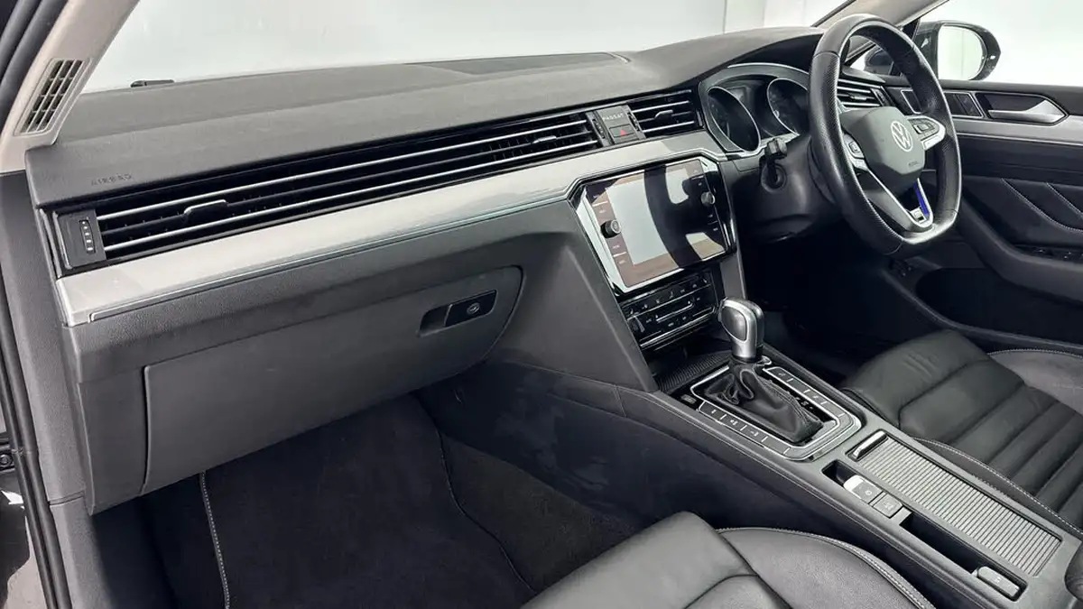 2021-volkswagen-passat-14-tsi-gte-saloon-4d-big-9