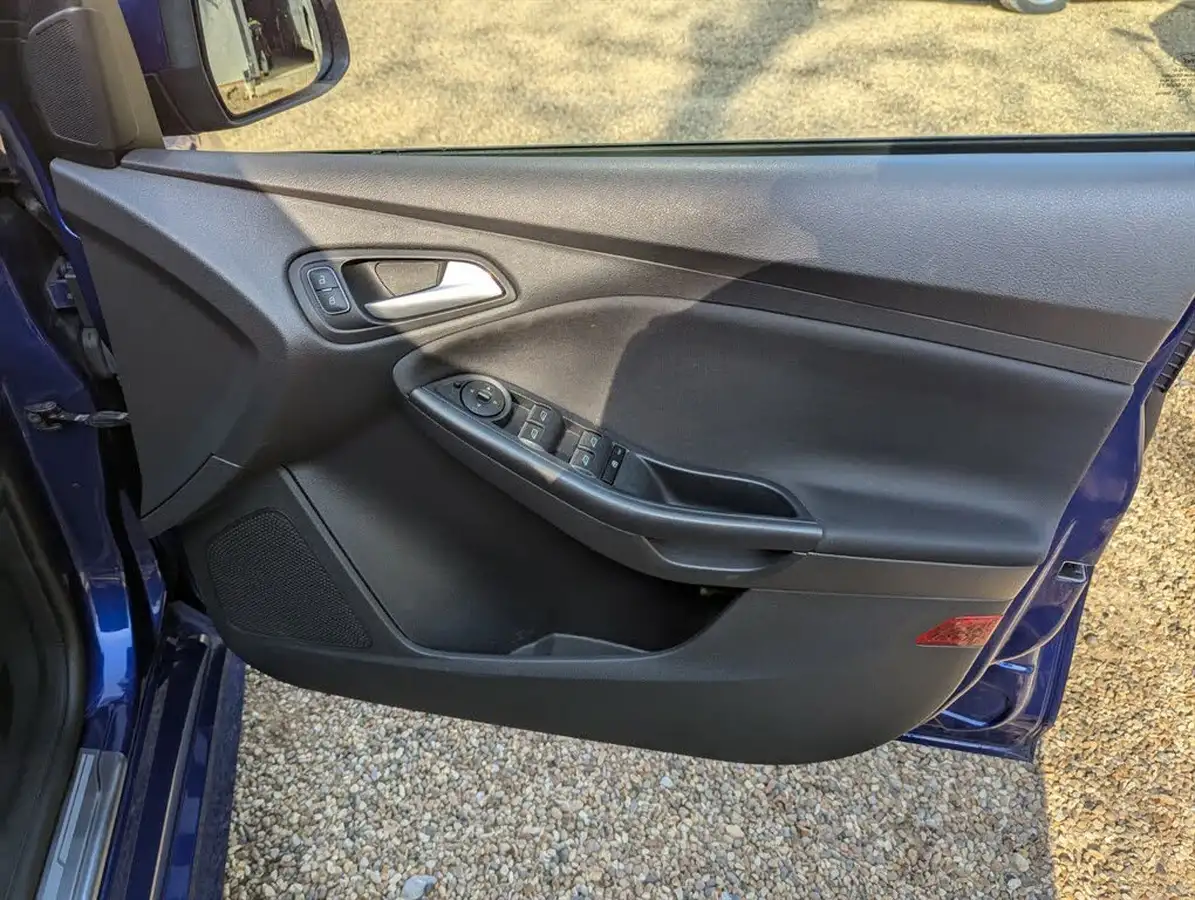 2018-ford-focus-10t-st-line-x-140ps-hatchback-big-35