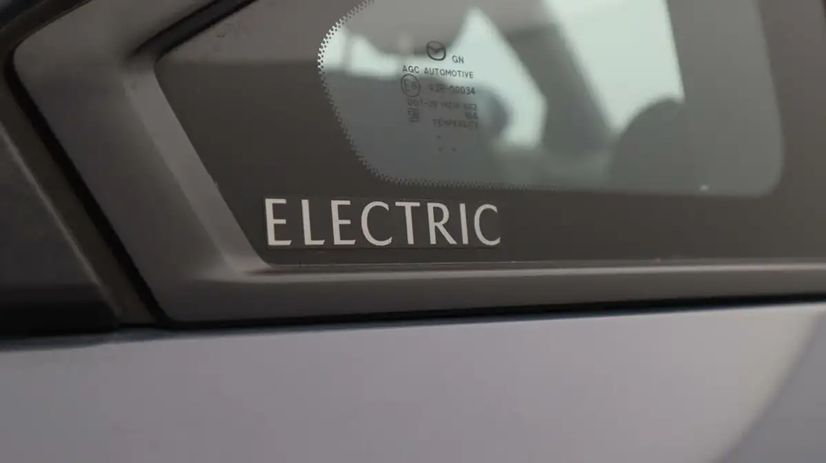 2021-mazda-mx-30-e-se-l-lux-big-23