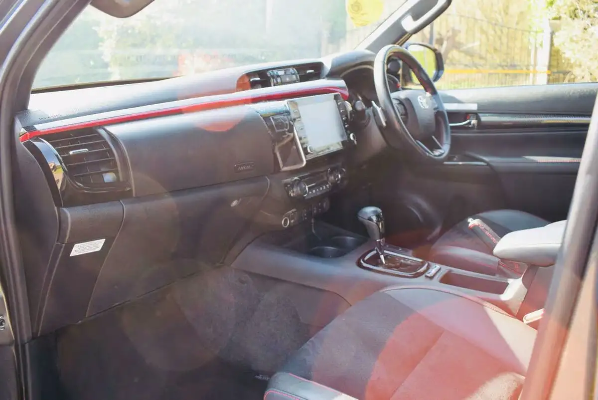 2023-toyota-hi-lux-28d-4d-gr-sport-big-10