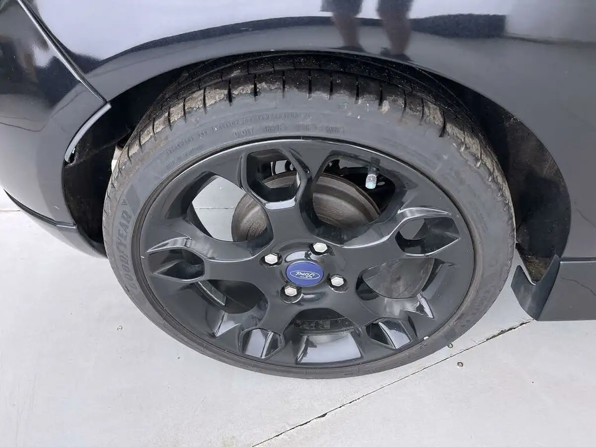 2012-ford-fiesta-16-metal-big-14