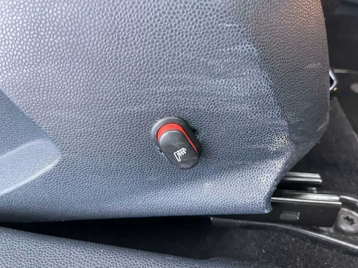 2012-ford-fiesta-16-metal-big-35