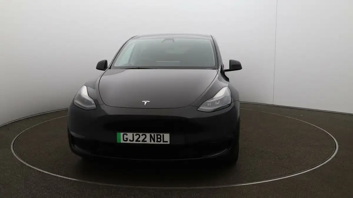 2022-tesla-model-y-e-long-range-big-31