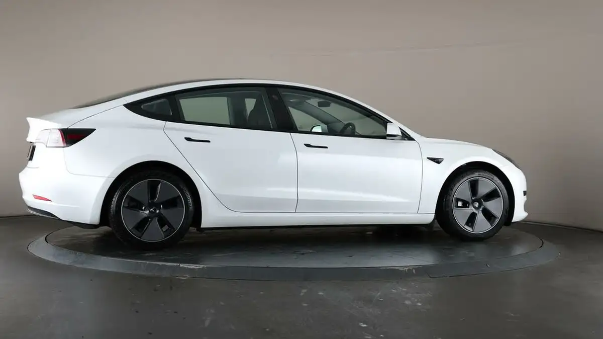 2021-tesla-model-3-e-standard-plus-big-54