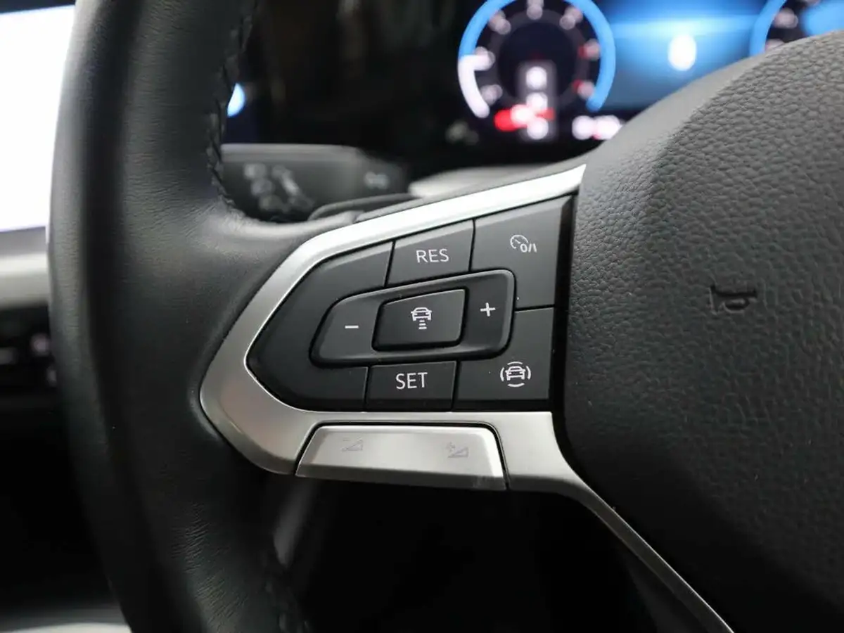 2023-volkswagen-golf-20tdi-life-hatchback-dsg-big-22